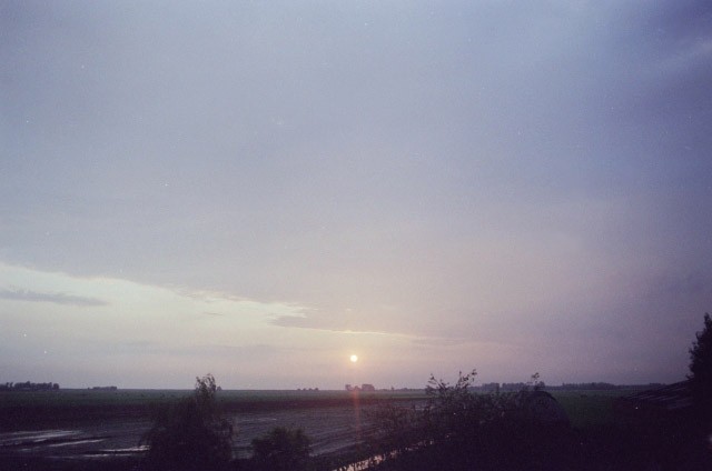 w-037-06.jpg 30.1K